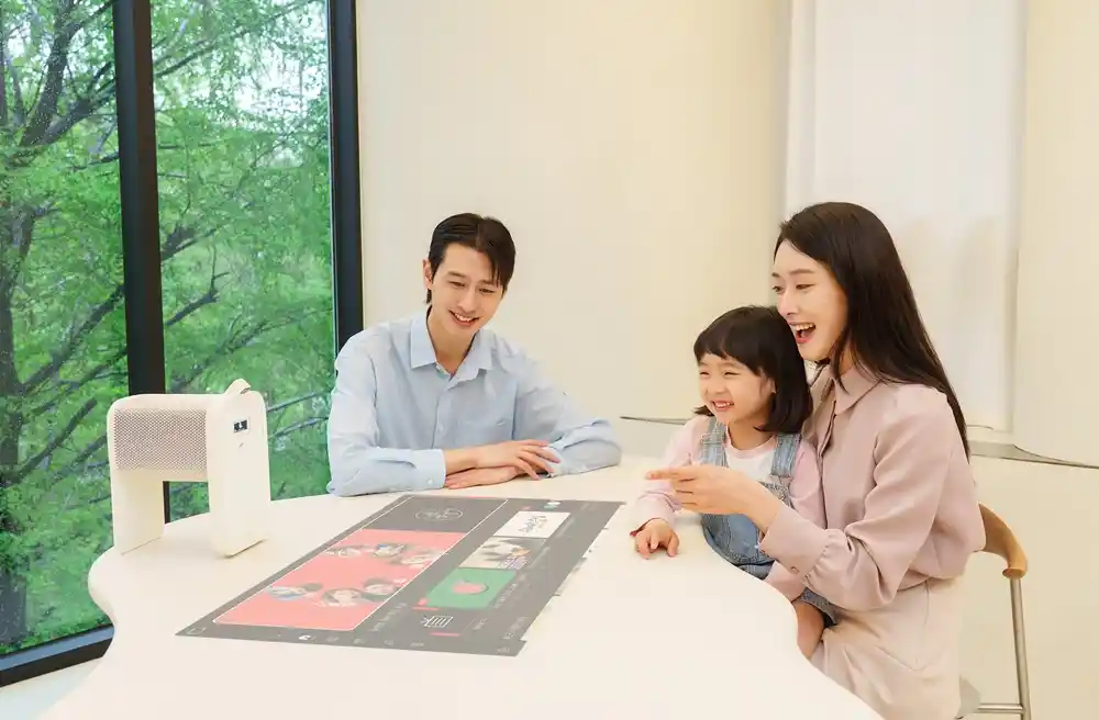 Samsung Projector 'The Premiere 5' with Touch Interaction Function